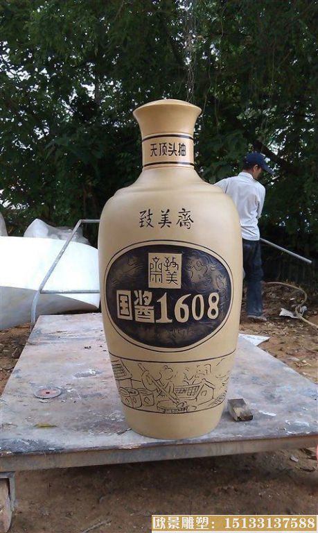 白酒瓶雕塑制作厂家